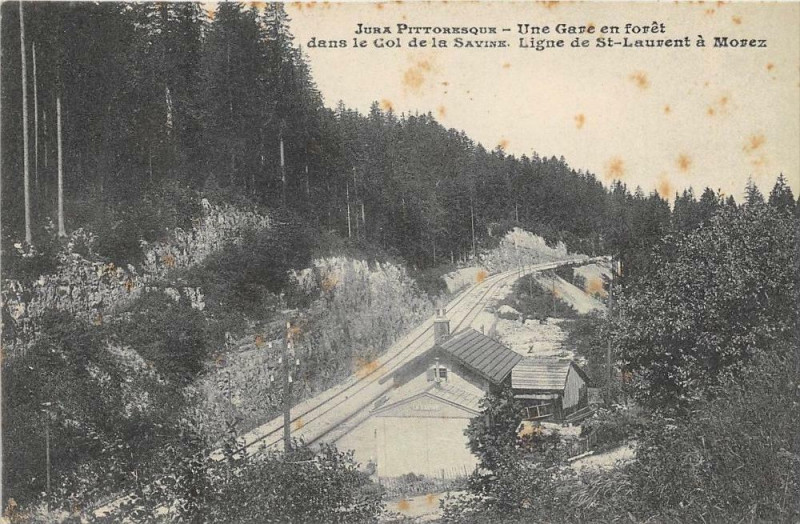 Carte postale ancienne Jura Une Gare En Foret Dans Le Col De La Savine Ligne De Saint Laurent A