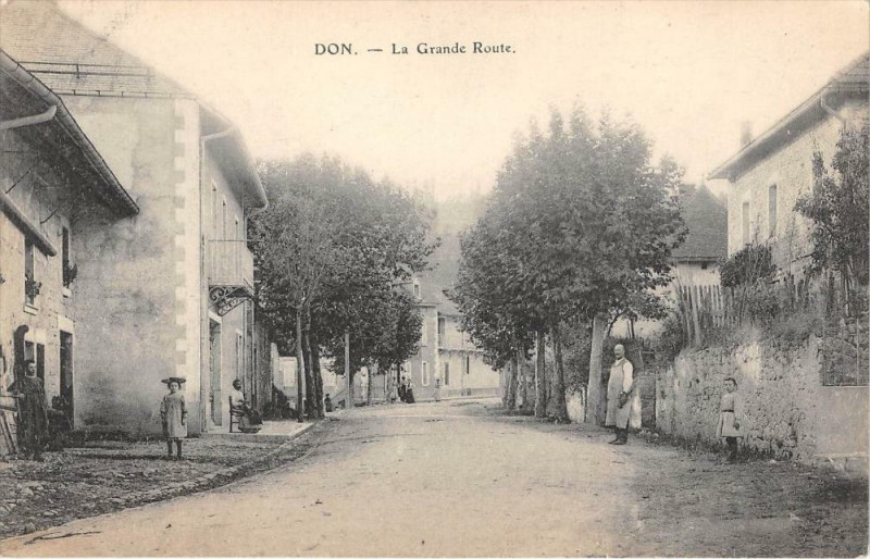 Carte postale ancienne Don La Grande Route à Don