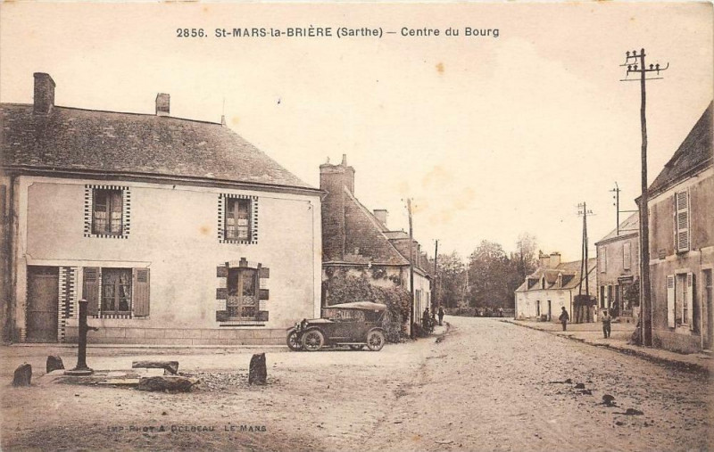 Carte postale ancienne Saint Mars La Briere Centre Du Bourg