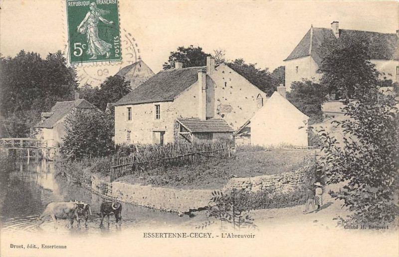 Carte postale ancienne Essertenne Cecey L'Abreuvoir