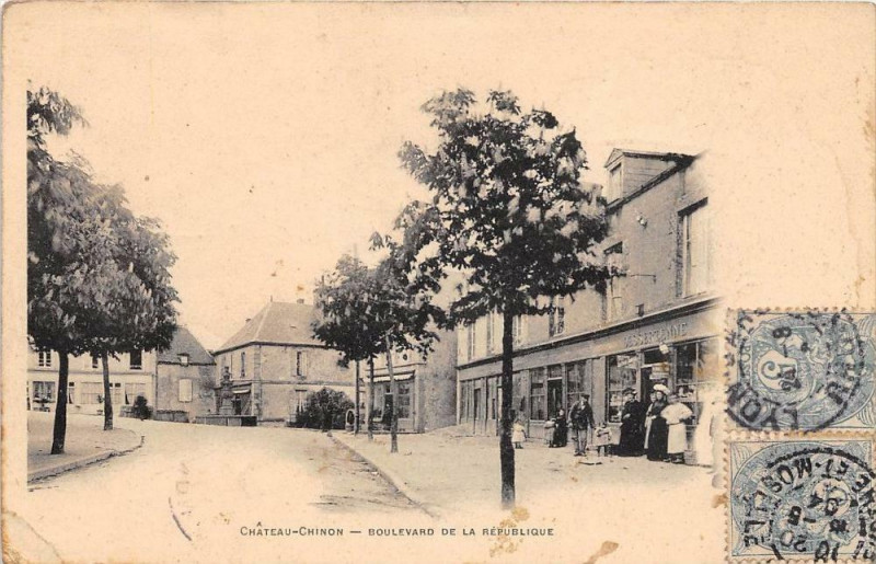 Carte postale ancienne Chateau Chinon Boulevard De La Republique (dos non divisé)