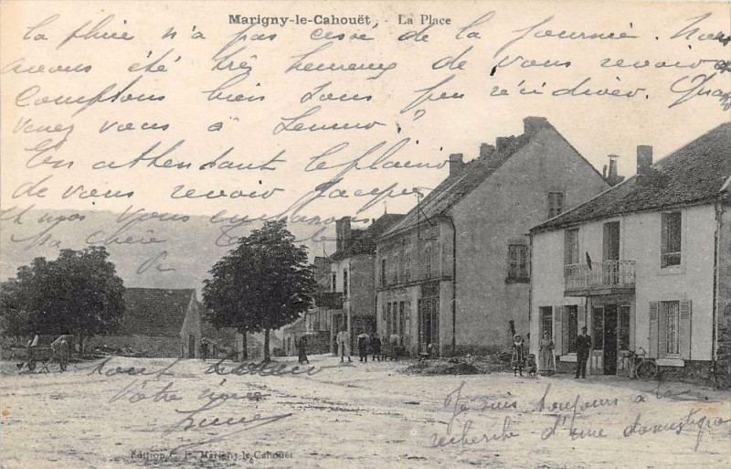 Carte postale ancienne Marigny Le Cahouet La Place