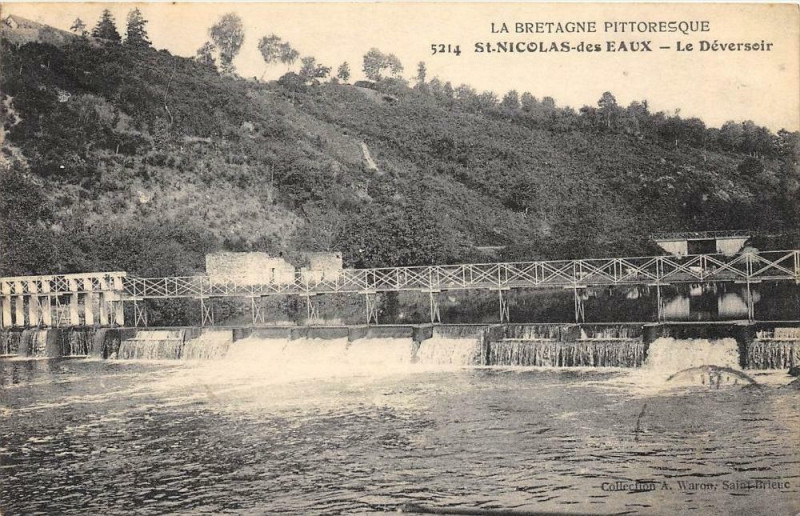 Carte postale ancienne Saint Nicolas Des Eaux Le Deversoir