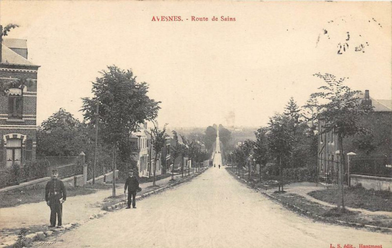 Carte postale ancienne Avesnes Route De Sains à Esnes