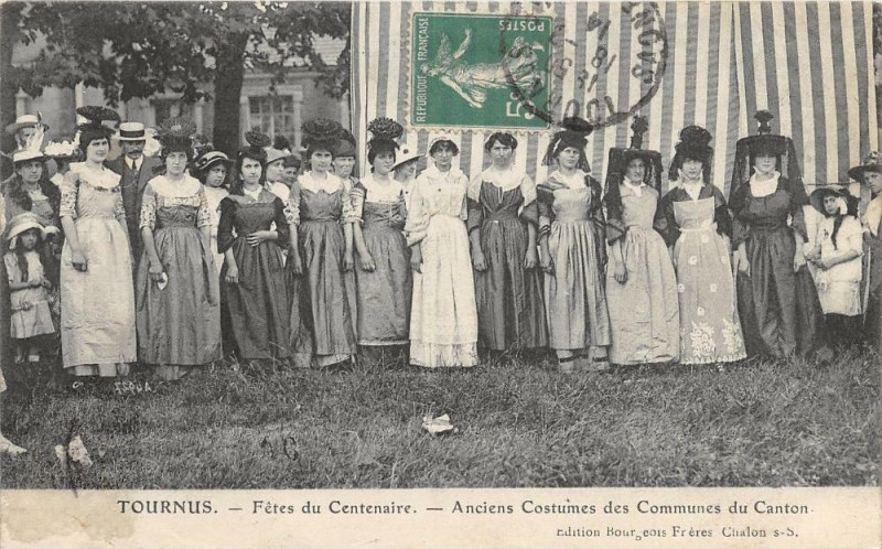 Carte postale ancienne Tournus Fetes Du Centenaire Anciens Costumes Des Communes Du Canton à Tournus