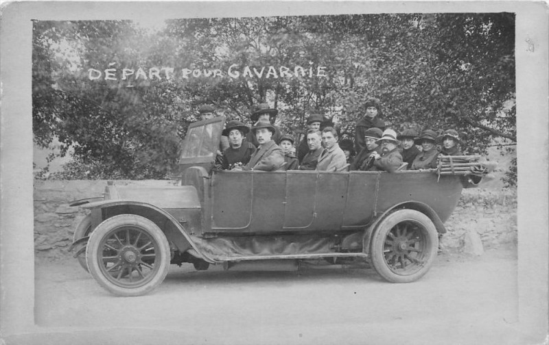 Carte postale ancienne Carte Photo Autobus Depart Pour Gavarnie (chauffeur avec sont autobus