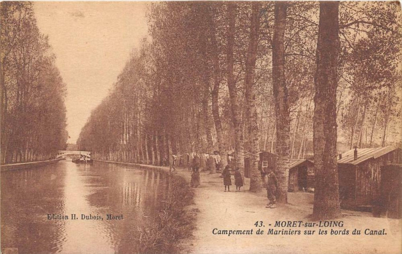 Carte postale ancienne Moret Sur Loing Campement De Mariniers Sur Les Bords Du Canal