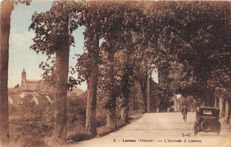 Carte postale ancienne Lormes Arrivee A Lormes à Lormes