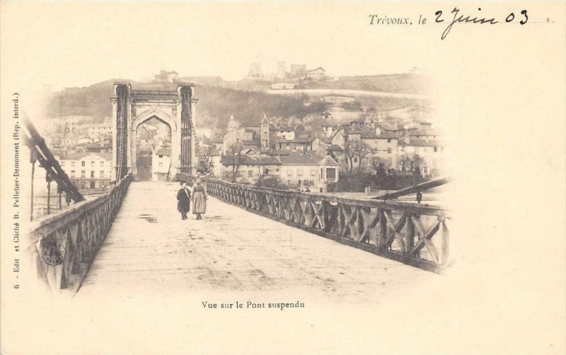 Carte postale ancienne Trevoux Vue Sur Le Pont Suspendu (dos non divisé) à Trévoux