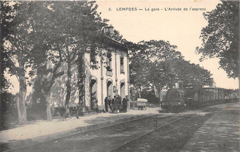 Carte postale ancienne Lempdes La Gare L'Arrivee De L'Express ( Train En Gare