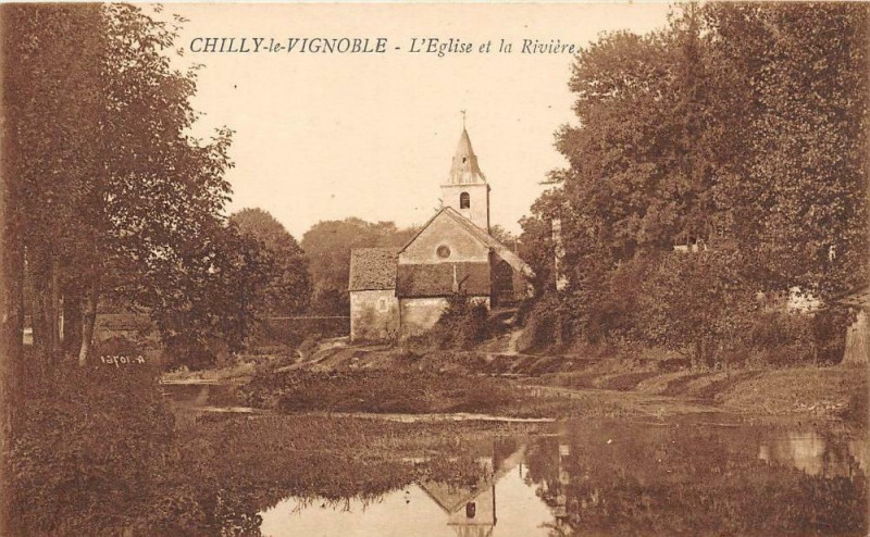 Carte postale ancienne Chilly Le Vignoble L´EGLISE Et La Riviere (pas courante à Chilly-le-Vignoble