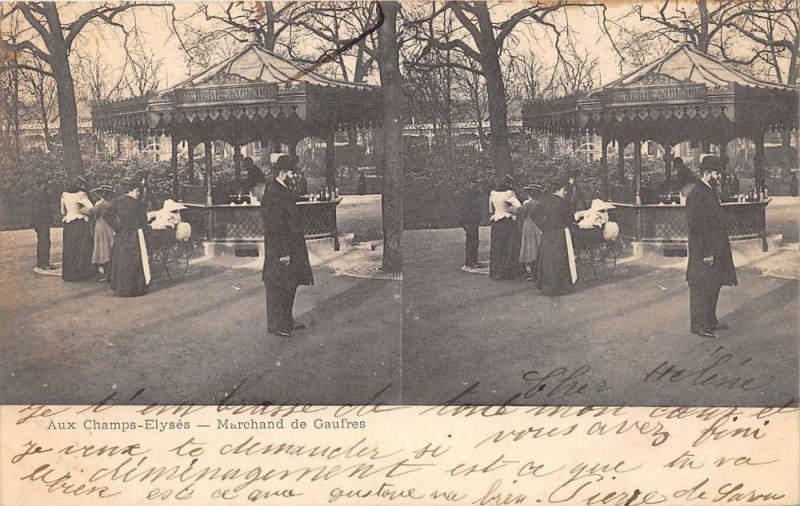 Carte postale ancienne Paris Aux Champs Elysees Marchand De Gaufres (dos non divisé) Cpa Tres Ra à Paris