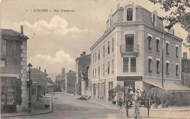 Carte postale ancienne Givors Rue Gambetta à Givors