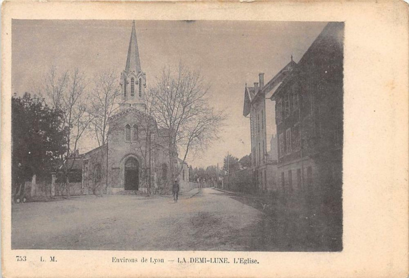 Carte postale ancienne Environs De Lyon La Demi Lune (dos non divisé) à Lyon