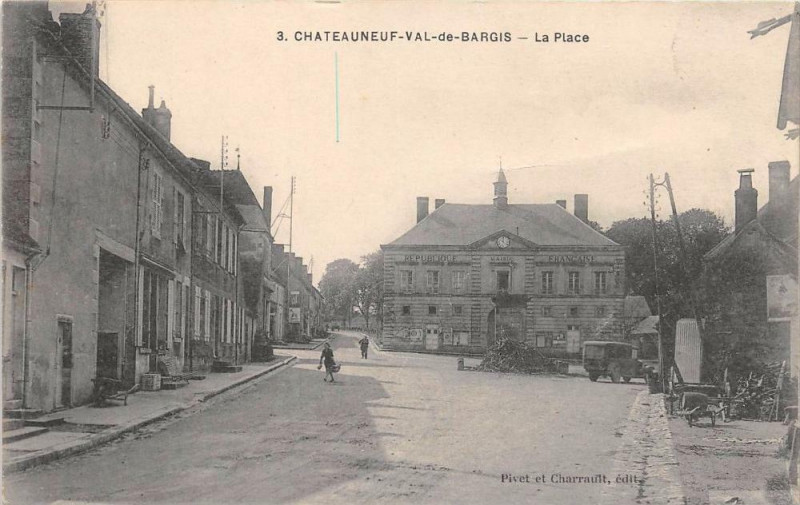 Carte postale ancienne Chateauneuf Val De Bargis La Place