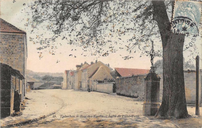 Carte postale ancienne Epluches Rue Des Egalis Et Halte De Petit Pont