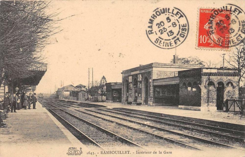 Carte postale ancienne Rambouillet Interieur De La Gare à Rambouillet