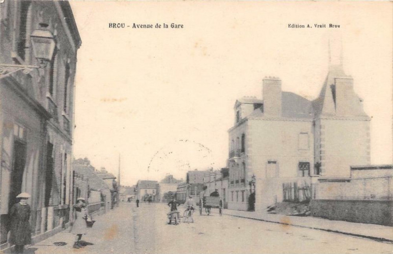 Carte postale ancienne Brou Avenue De La Gare (cliché pas courant à Brou