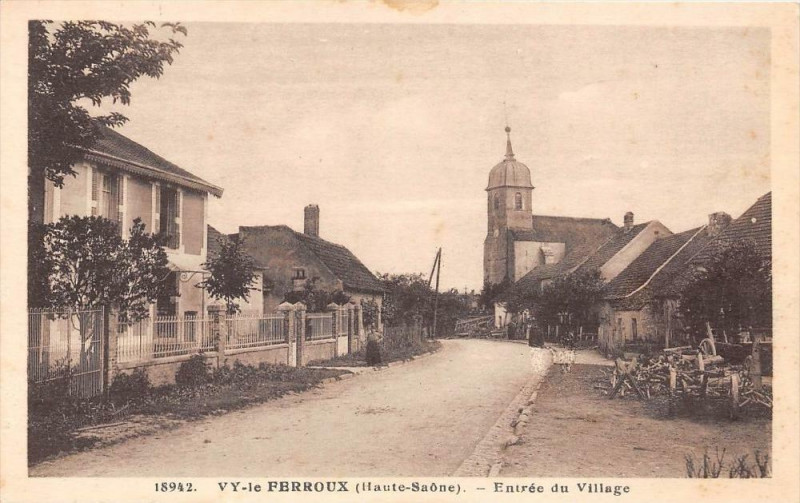 Carte postale ancienne Vy Le Ferroux Entree Du Village (cpa pas courante à Vy-le-Ferroux
