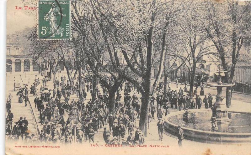 Carte postale ancienne Castres La Place Nationale à Castres