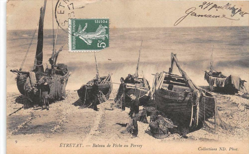 Carte postale ancienne Etretat Bateau De Peche Au Perrey à Étretat