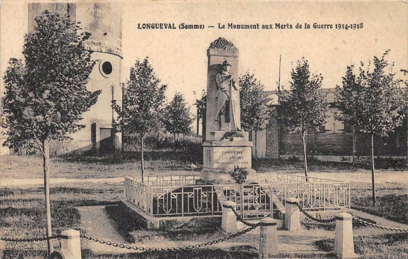 Carte postale ancienne Longueval Le Monument Aux Morts à Longueval