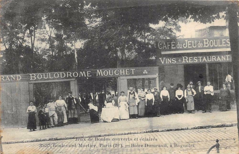 Carte postale ancienne Jeux de Boules couverts et éclairés à Paris 20e