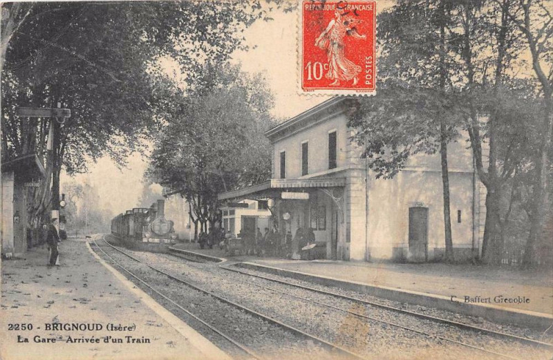 Carte postale ancienne Brignoud La Gare Arrivee D´UN Train (Train En Gare