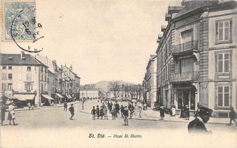 Carte postale ancienne Saint Die Place Saint Martin