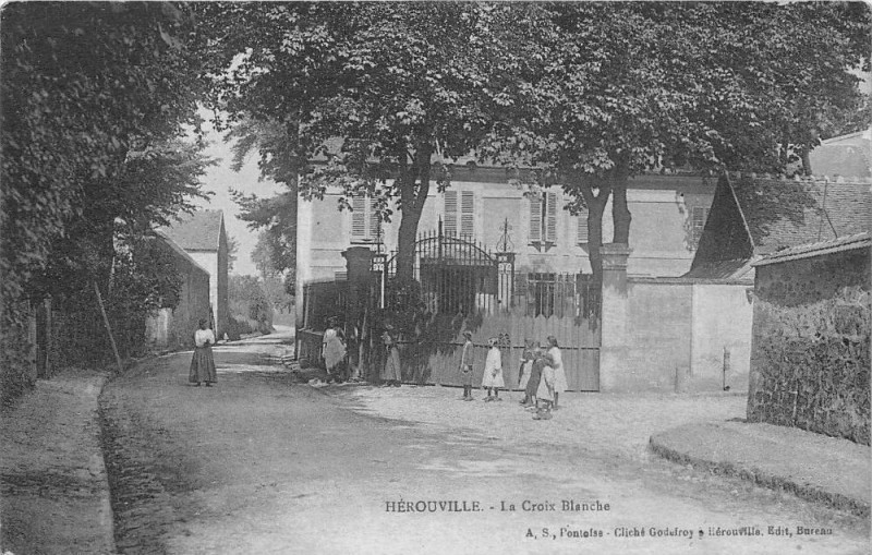 Carte postale ancienne Herouville La Croix Blanche