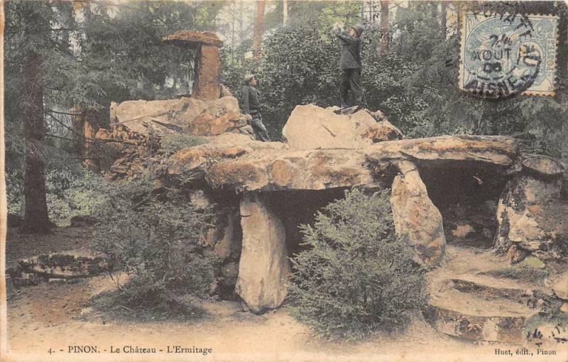 Carte postale ancienne Pinon Le Chateau L'Ermitage (Avec Animation