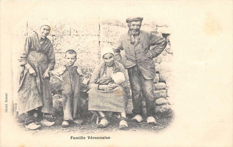 Carte postale ancienne Famille Veronnaise (Personnages Locaux En Gros Plan