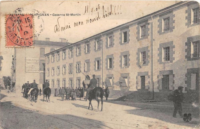 Carte postale ancienne Perpignan Caserne Saint Martin à Perpignan