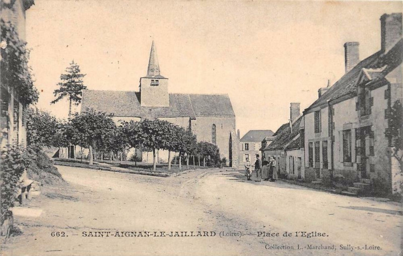 Carte postale ancienne Saint Aignan Le Jaillard Place De L'Eglise à Saint-Aignan-le-Jaillard