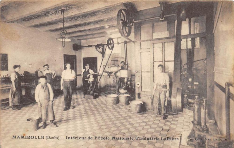 Carte postale ancienne Mamirolle Interieur De L'Ecole Nationale D'Industrie Laitiere (cliché rar à Mamirolle