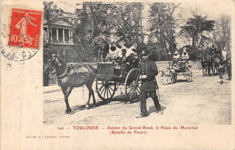 Carte postale ancienne Toulouse Autour Du Grand Rond Le Palais Du Marechal Bataille De Fleurs (c à Toulouse