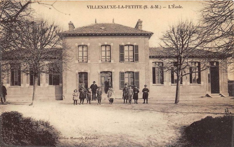 Carte postale ancienne Villenauxe La Petite L'Ecole (belle cpa de qualité glacée à Villenauxe-la-Petite