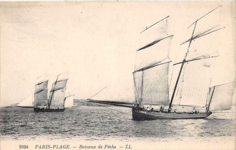 Carte postale ancienne Paris Plage Bateaux De Peche (cliché pas courant