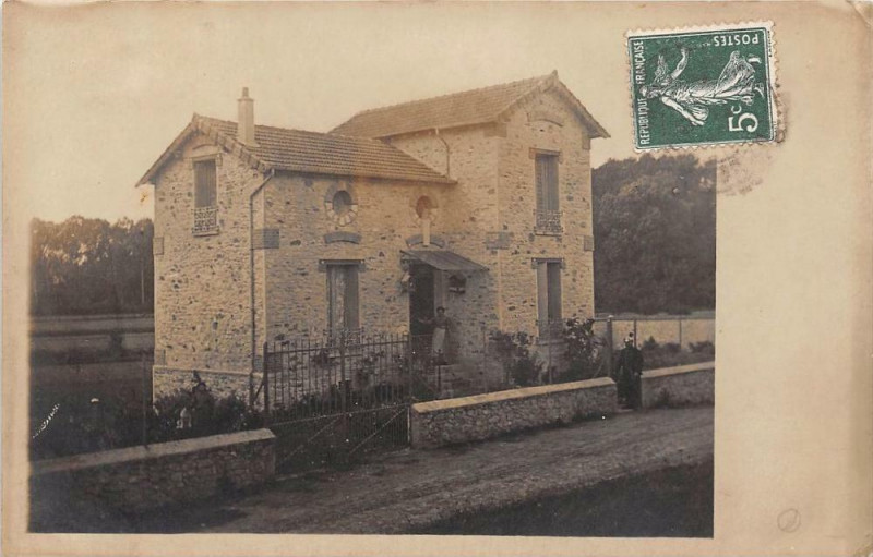 Carte postale ancienne Carte Photo Representant Longueville Situee Egalement Au Verso à Longueville