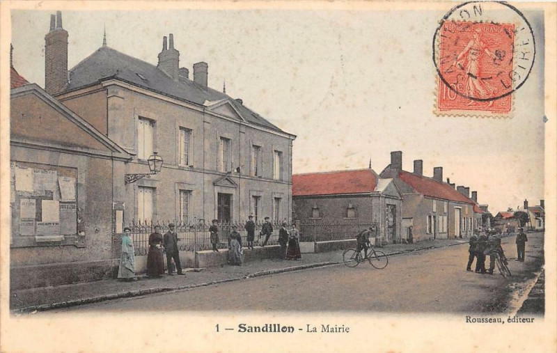 Carte postale ancienne Sandillon La Mairie à Sandillon
