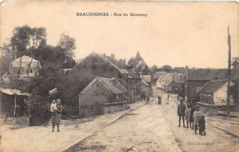 Carte postale ancienne Beaudignies Rue Du Quesnoy à Beaudignies