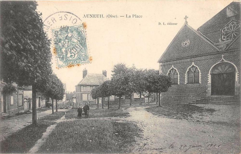 Carte postale ancienne Auneuil La Place à Auneuil