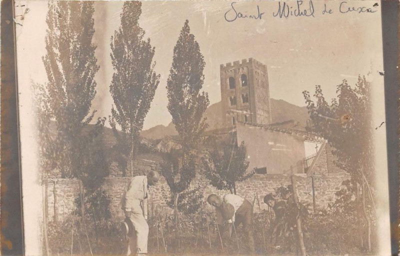 Carte postale ancienne Tres Rare Carte Photo Situee A Saint Michel De Cuxa (Travailleurs De La T à Ur