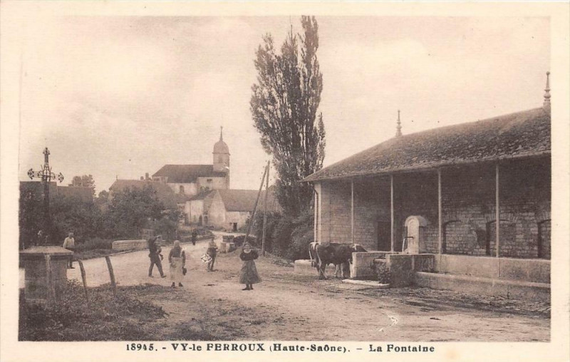 Carte postale ancienne Vy Le Ferroux La Fontaine (cpa pas courante à Vy-le-Ferroux