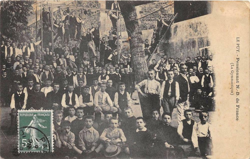 Carte postale ancienne Le Puy Pensionnat N.d.de France La Gymnastique (cliché rare