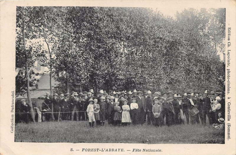 Carte postale ancienne Forest L'Abbaye Fete Nationale à Forest-l'Abbaye