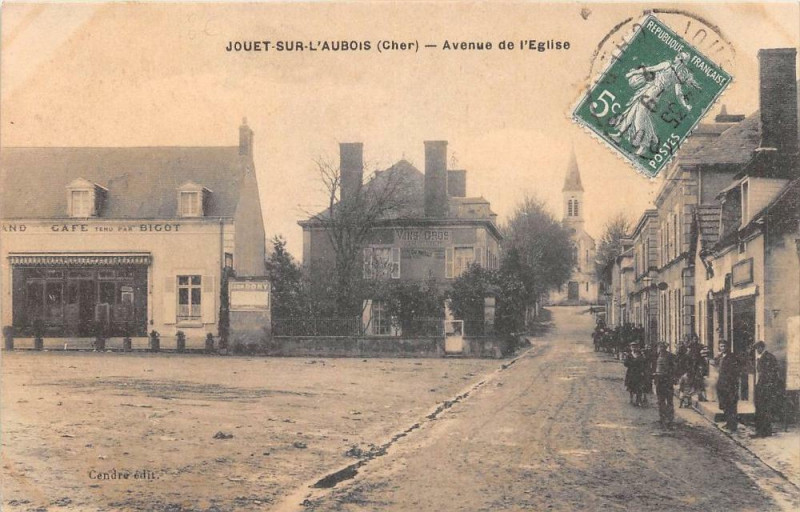 Carte postale ancienne Jouet Sur L'Aubois Avenue De L'Eglise à Jouet-sur-l'Aubois
