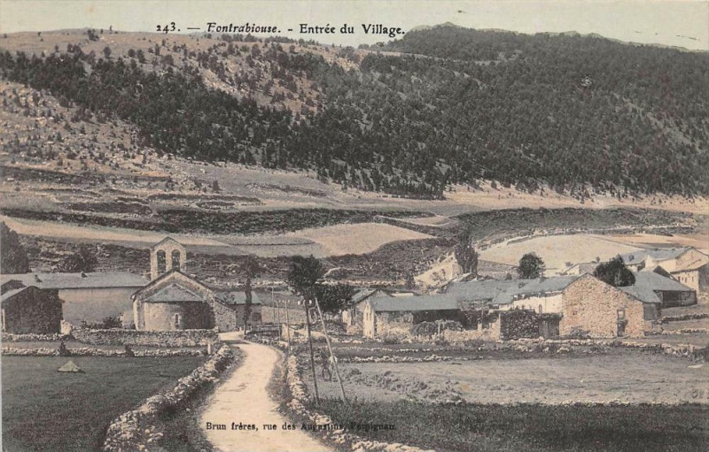 Carte postale ancienne Frontrabiouse Entree Du Village