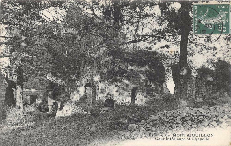 Carte postale ancienne Ruines De Montaiguillon Cour Interieure Et Chapelle