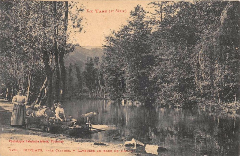 Carte postale ancienne Burlatz Laveuses Au Bord De L'Agout